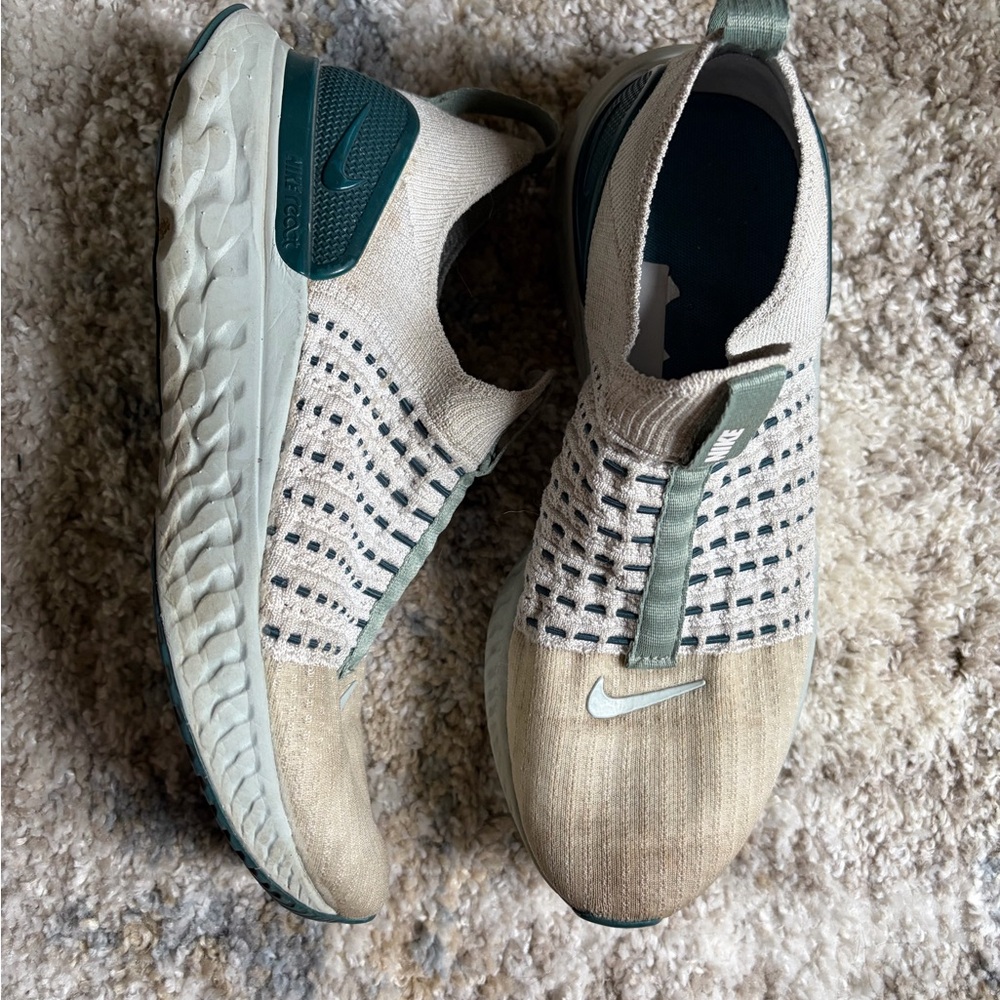 Nike Phantom React tennis shoes